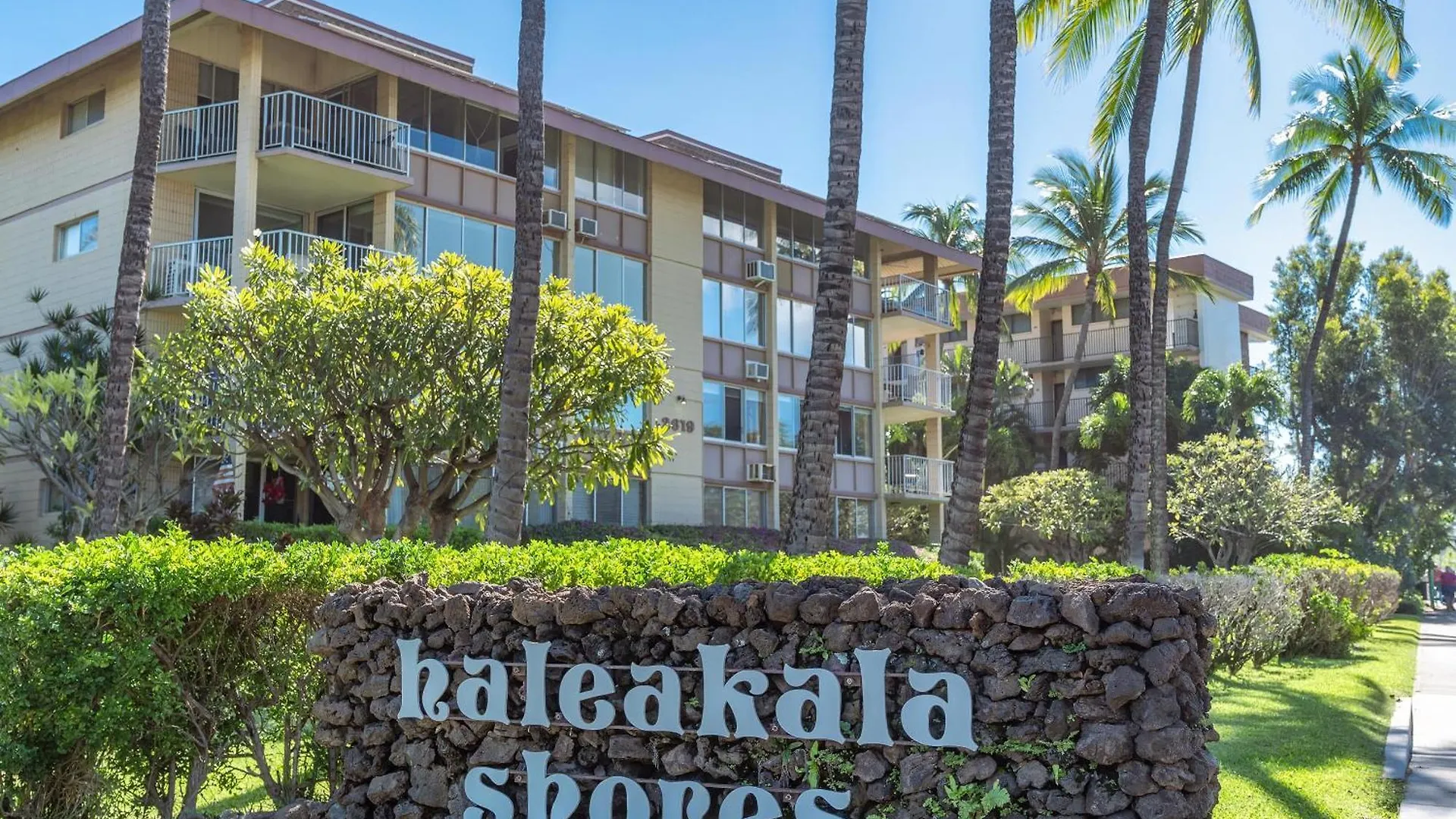 Haleakala Shores A-308 - Ocean/Mountain Views, Stylish 2Br/2Ba, Lanai, Ac, Wi-Fi Wailea  Wailea (Maui)