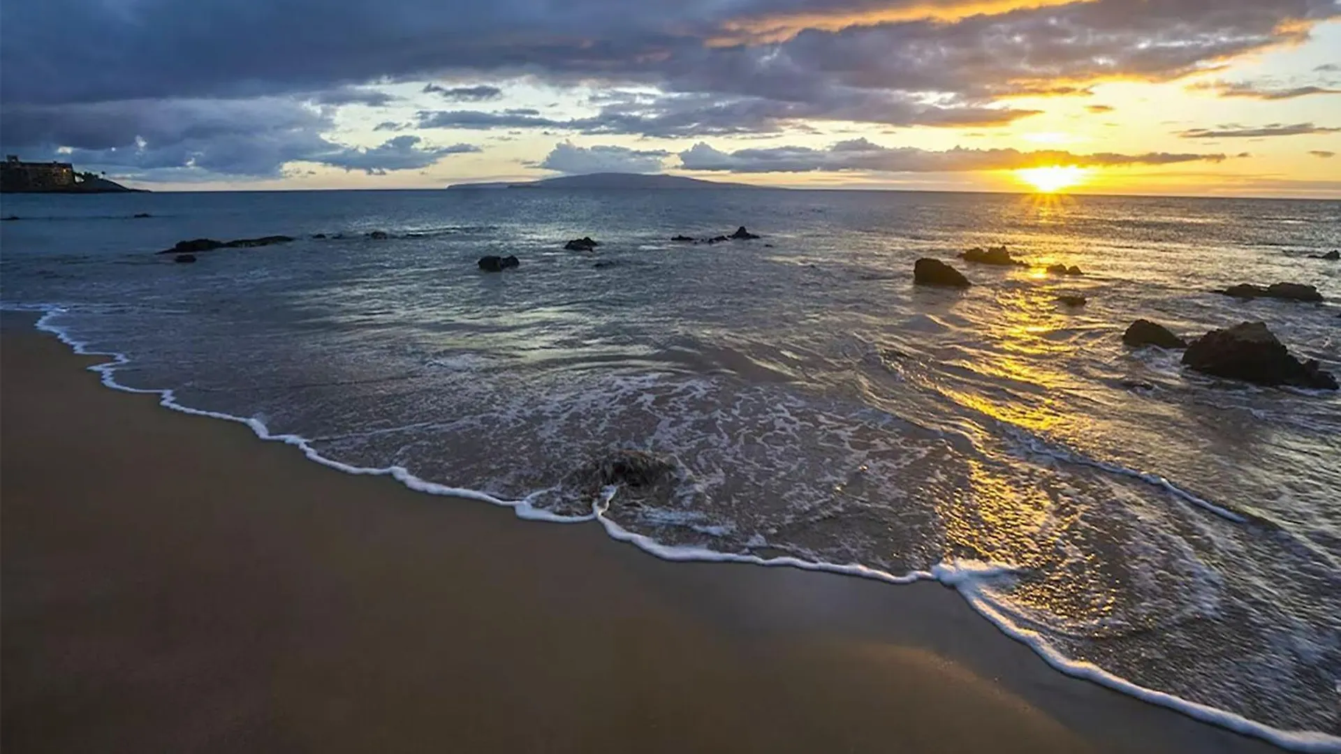 Haleakala Shores A-308 - Ocean/Mountain Views, Stylish 2Br/2Ba, Lanai, Ac, Wi-Fi Wailea  0*, Wailea (Maui)